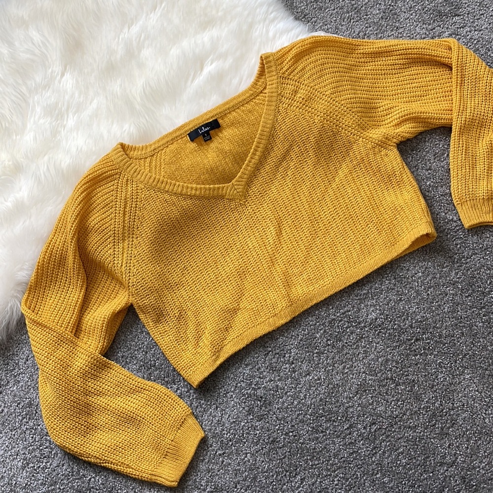Lulu’s yellow gold cropped sweater